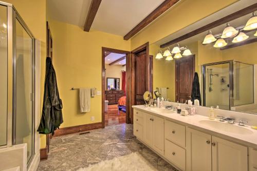 Owls Nest Estate Top Floor with Shared Pool! - image 10