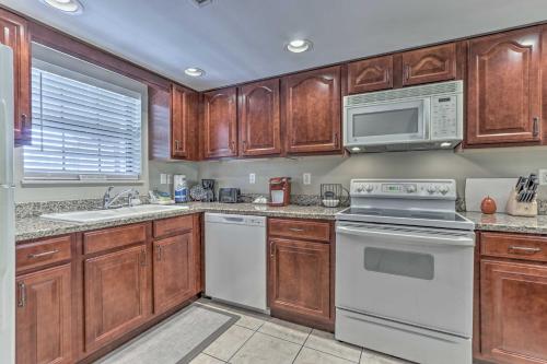 Bootleggers Hideaway - Tranquil Dtwn Condo! - image 8