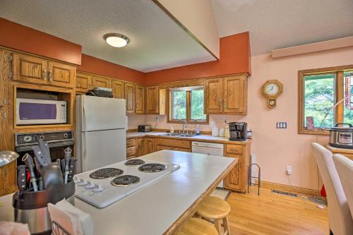 Lake Cumberland Home with Deck and Water Access! in Jellico