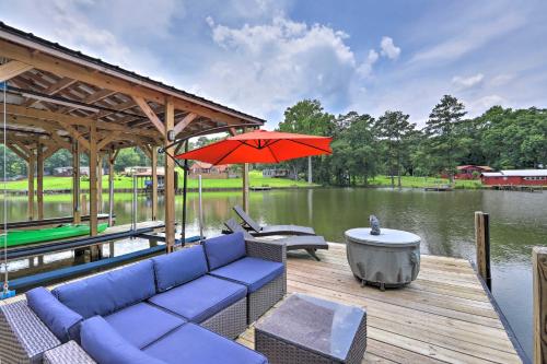 Lake Sinclair House with Lake Access and Kayaks!