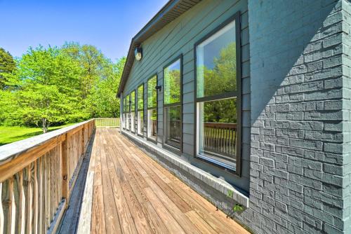 Bright Apt with Deck and Old Hickory Lake Access!