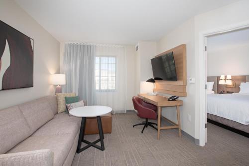 One-Bedroom Queen Suite - Hearing Accessible - Non-Smoking