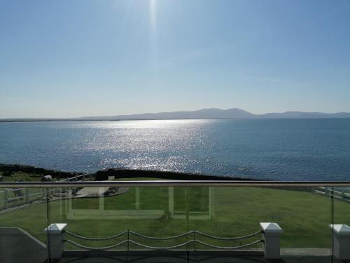 Ballyheigue Cliff Side and Sea View Apartment