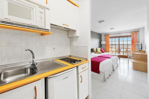 廚房, 厄爾巴卡斯蒂略聖喬治&安提瓜套房酒店 (Elba Castillo San Jorge & Antigua Suite Hotel) in 科斯塔德安提瓜 / 軸