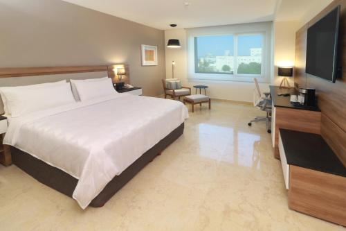 Holiday Inn & Suites - Puerto Vallarta Marina & Golf, an IHG Hotel