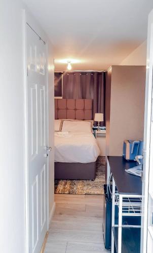 Room in Guest room - Newly Built Private Ensuite In Dudley Westmidlands