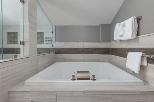 Ocean House - image 14
