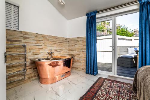 Picture of Relax In Super Size Copper Tub - 2 Bedroom Villa