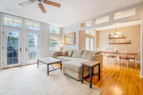 Sunset Serenade & Arbor Abode in New Buffalo, USA