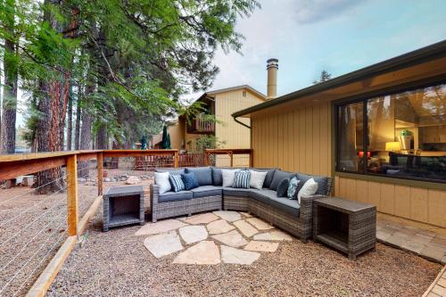 Cozy Mountain Townhome - image 2