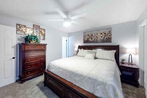 Cozy Mountain Townhome - image 12