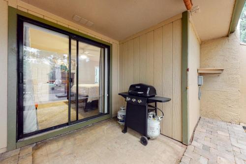 Cozy Mountain Townhome - image 11