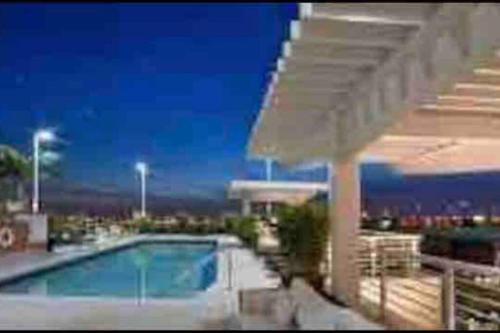 Luxury Exclusive Unit 1BR Midtown / free parking