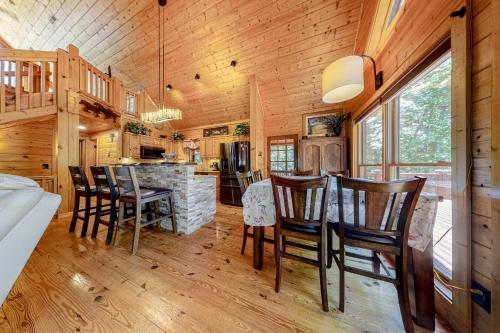 ANIAs Cabin in Talking Rock, USA