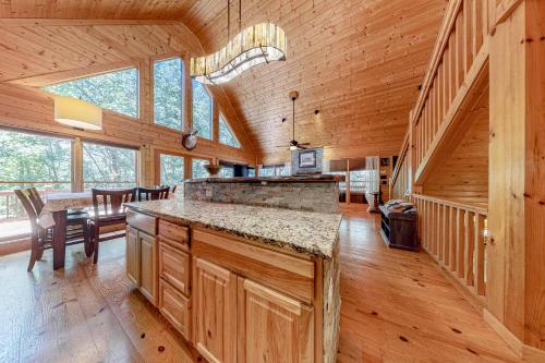 ANIAs Cabin in Talking Rock, USA