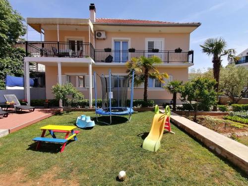 Apartments with a parking space Vodice - 4181 Vodice