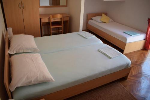 Apartments with a parking space Sveti Filip i Jakov Biograd - 4299 - image 7