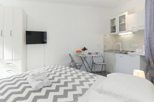 Family friendly house with a swimming pool Vinisce, Trogir - 19001