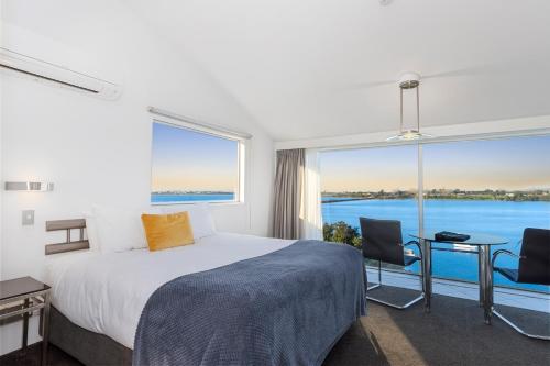 Executive King Suite - Water Front