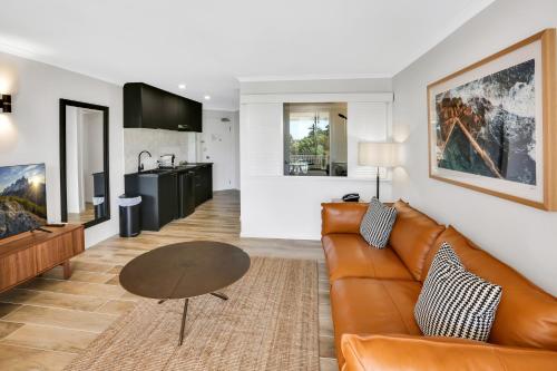 Deluxe One-Bedroom Apartment - Beach Front	