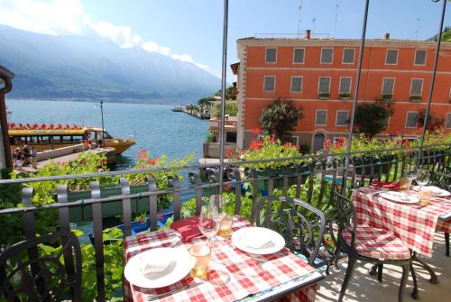 Ресторан, Albergo Ristorante Montebaldo in Лимоні Сул Гарда