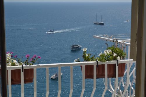 Double Room with Balcony and Sea View image 10