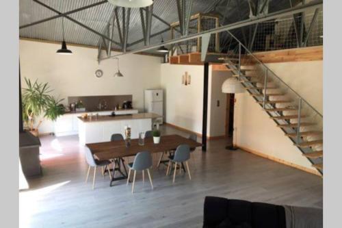 Maison entière Loft de 230 m2 à La Rochelle gîte à louer Laleu