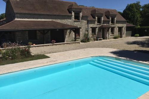 Magnifique Maison Meuliere avec Piscine et terrain gîte à louer Château-Landon