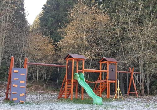 สนามเด็กเล่น, Apartmán ve SkiResortu Poustevník - Pec pod Sněžkou (Apartman ve SkiResortu Poustevnik - Pec pod Snezkou) in เพค พอด สเนซคู