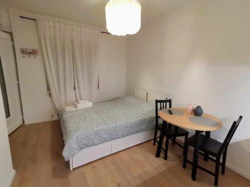 Fisher King Apartments 350m to Beach & Town with Terrace - image 2