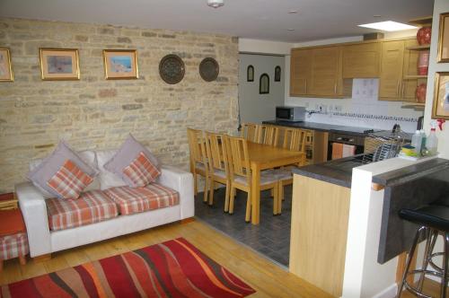 Ty Nant Cottages and Suites in Alvescot