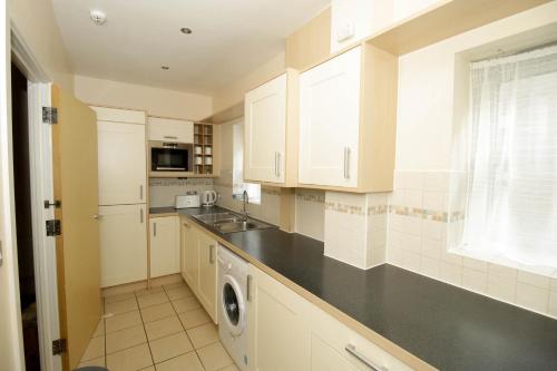 Picture of Spacious Double Bedroom Duplex Apartment Near North Station & Town Centre