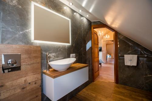 Apart-Invest Jozefina Art Deco
