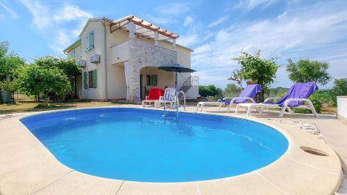  Apartments Bruna in Čepljani