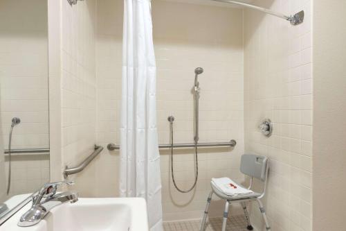 Baymont by Wyndham Winchester - image 6