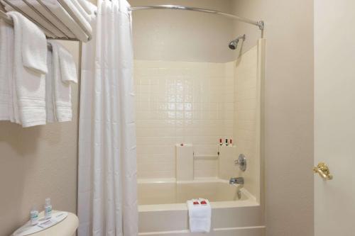 Baymont by Wyndham Winchester - image 2