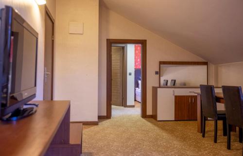 Highway Otel - image 10