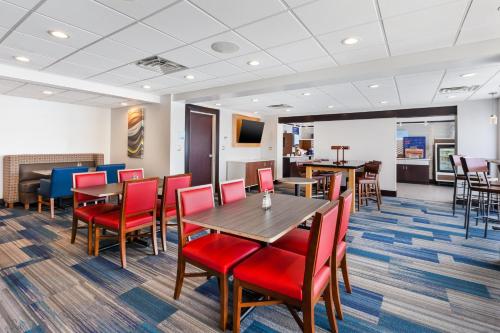 อาหารและเครื่องดื่ม, Holiday Inn Express Chillicothe East By IHG in ชิลิคอธิ (OH)