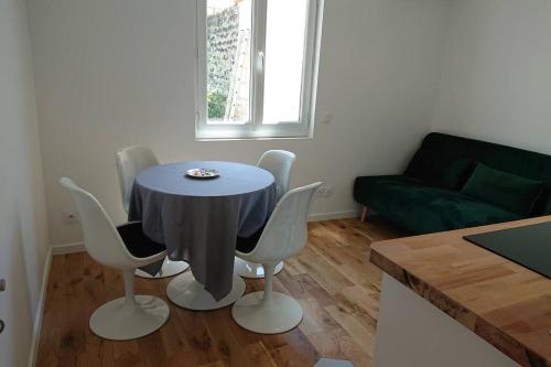 Appartement MONTESQUIEU near Brasserie le Johnston