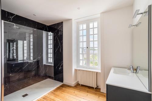 Five-Bedroom House image 10