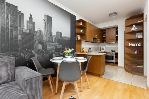 Apartments Warsaw Giełdowa 4 by Renters - image 11