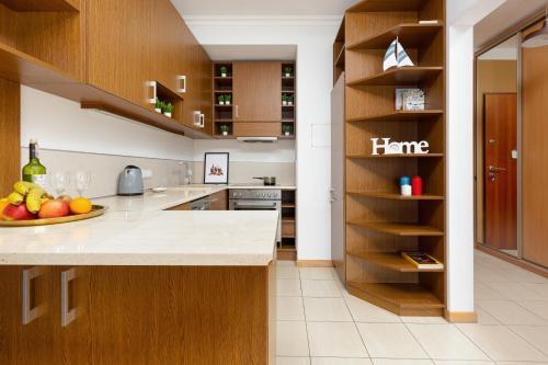 Apartments Warsaw Giełdowa 4 by Renters - image 3