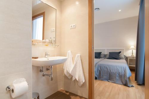 Pelayo Deluxe Apartments - image 5