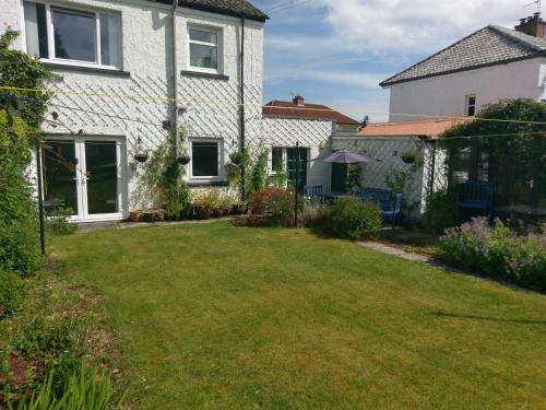 Large Pet Friendly Family Home Premier Area Huge Garden Patio Parking Central Inverness, Inverness, Highlands