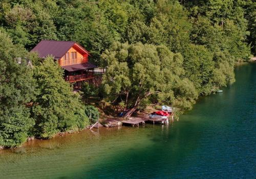 Alentours, Forest Dream Lake House in Jajce