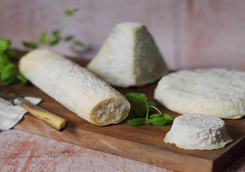 Étterem, FERME DU CAROIRE in Azay Le Ferron