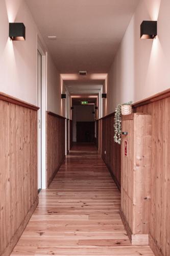 Létesítmények, Friese Hoeve Sneek in Sperkhem en industrieterrein Houkesloot