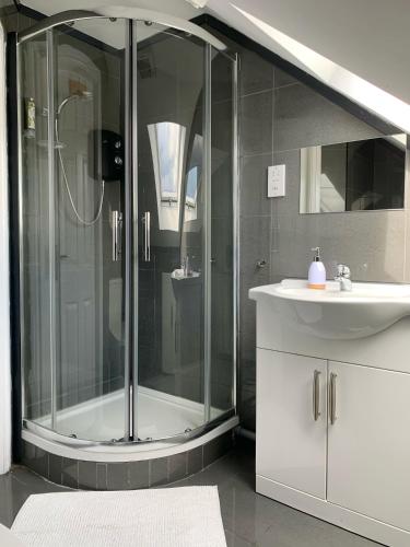 Modern & Cosy 2-Bed Apartment Near NEC, Airport & JLR!, Birmingham (zdjęcie 3)