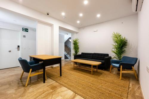 Apartamentos Toboso Plaza - 로비