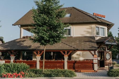 Exterior view, Korona Pension and Restaurant in Hévíz